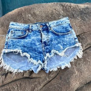 Low-rise stretchy jean shorts, fits like size 24, acid wash